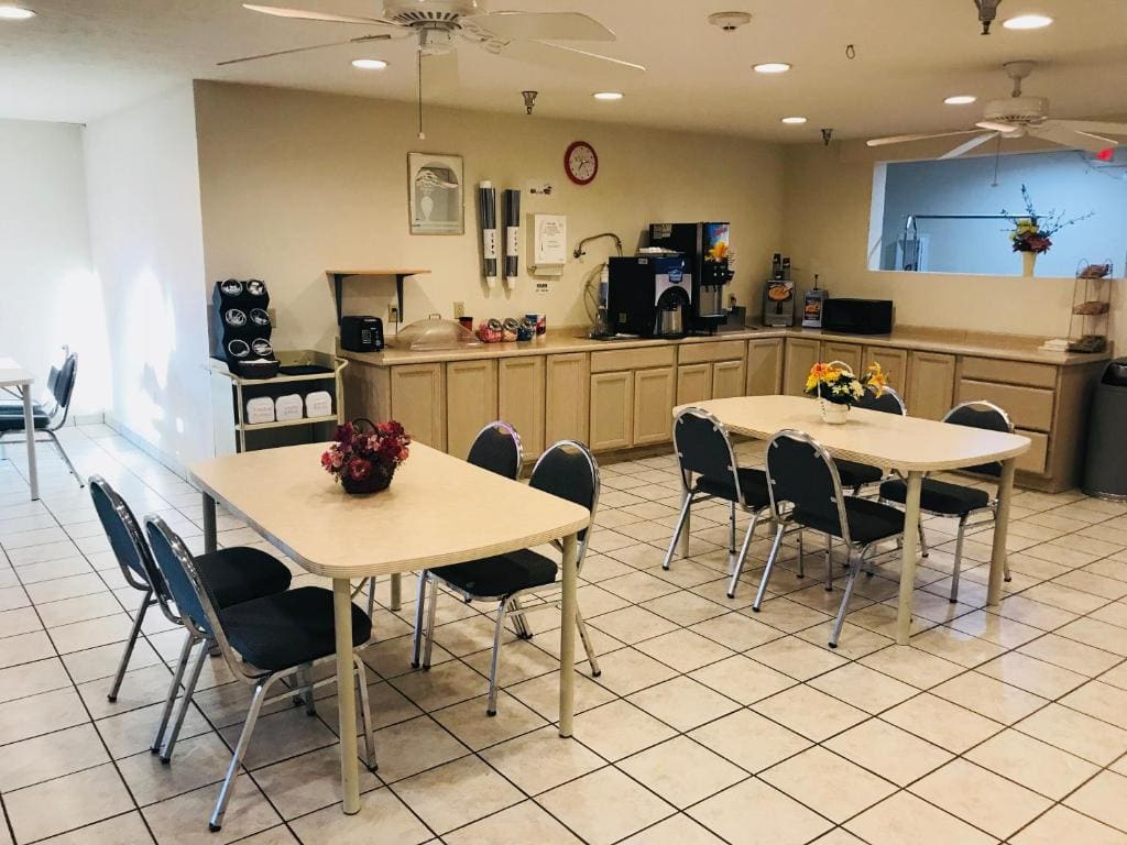 Pinckneyville Inn and Suites - View 5
