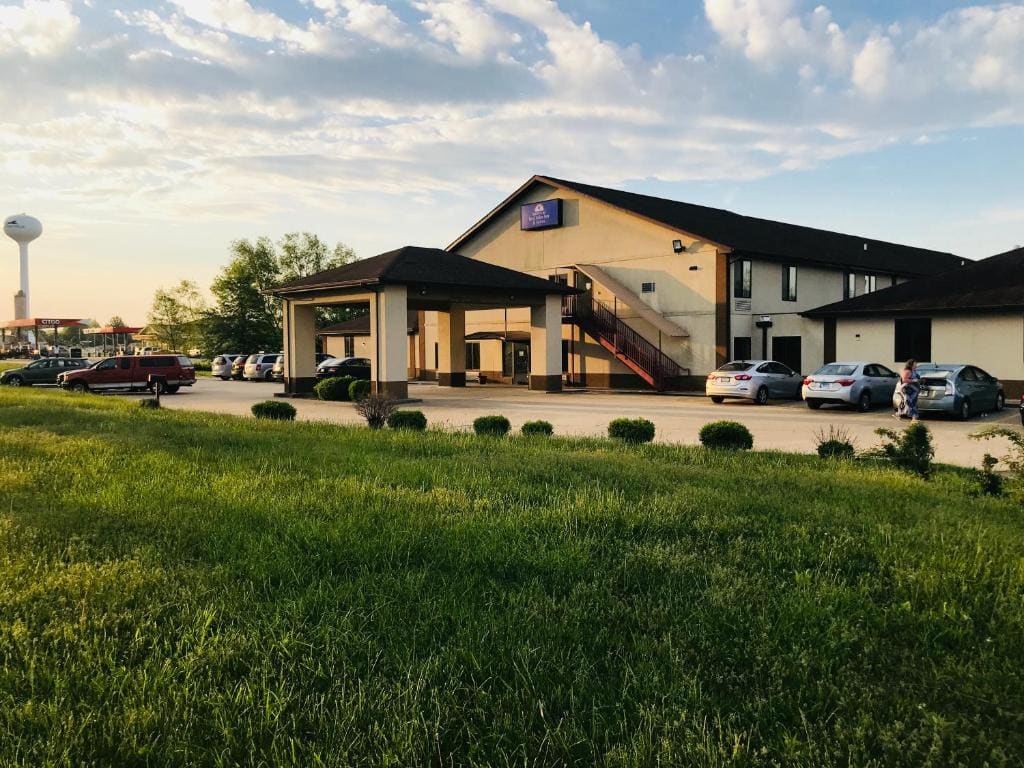 Pinckneyville Inn and Suites - View 7