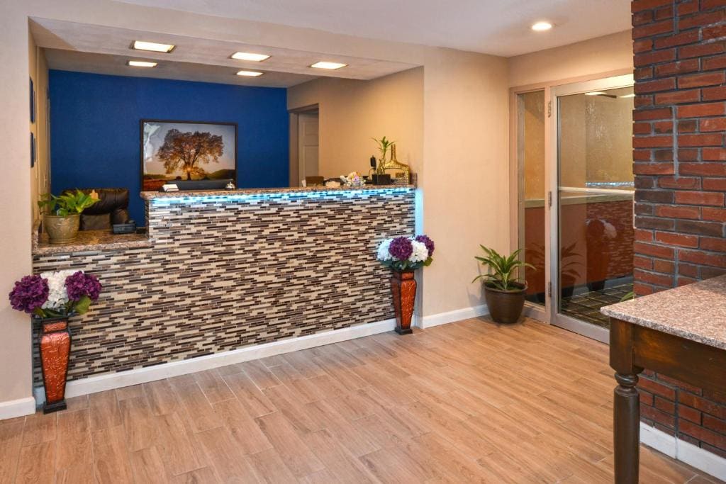 Motel 6 Putnam CT - View 4