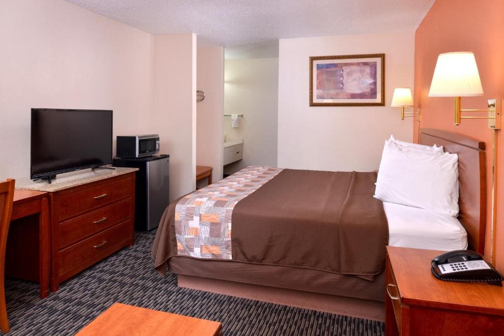 Americas Best Value Inn Sullivan - View 7