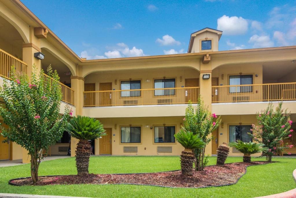 Americas Best Value Inn & Suites Tomball - View 4