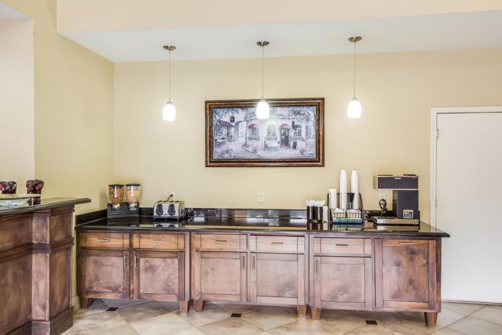 Americas Best Value Inn & Suites Tomball - View 5
