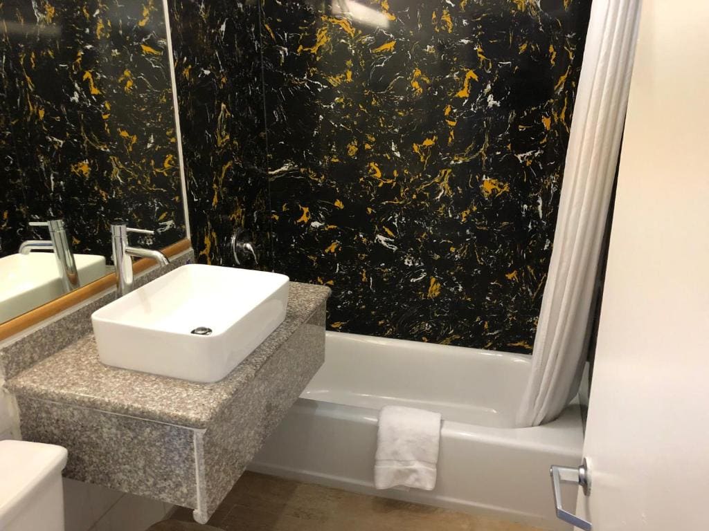 Americas Best Value Inn Visalia - View 4