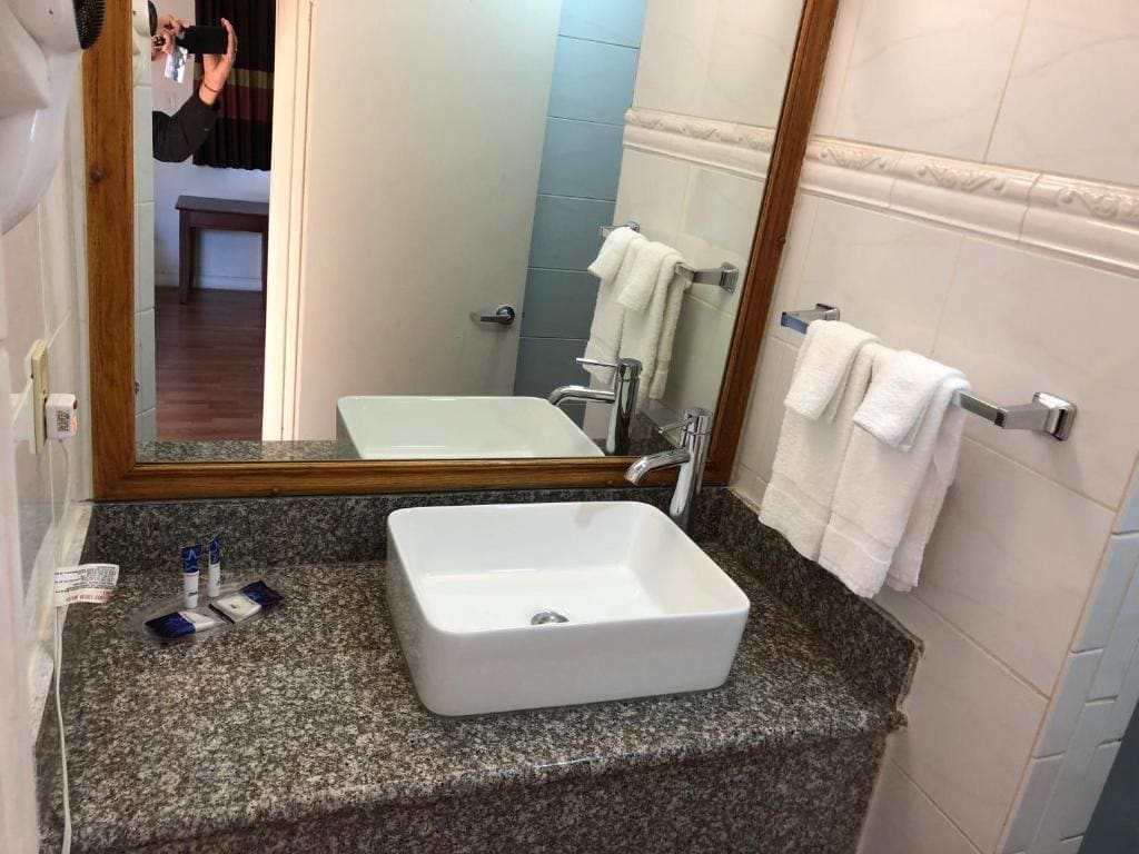 Americas Best Value Inn Visalia - View 5