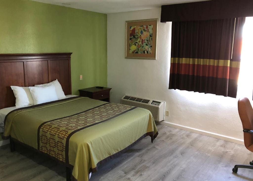Americas Best Value Inn Visalia - View 2