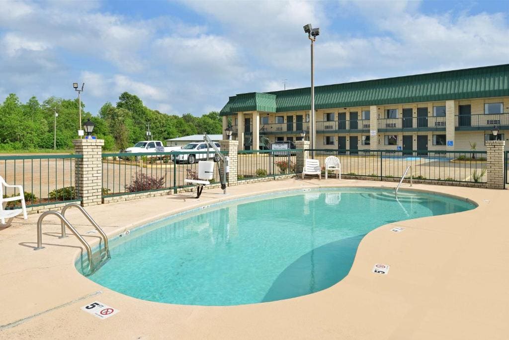 Americas Best Value Inn Winona - View 4