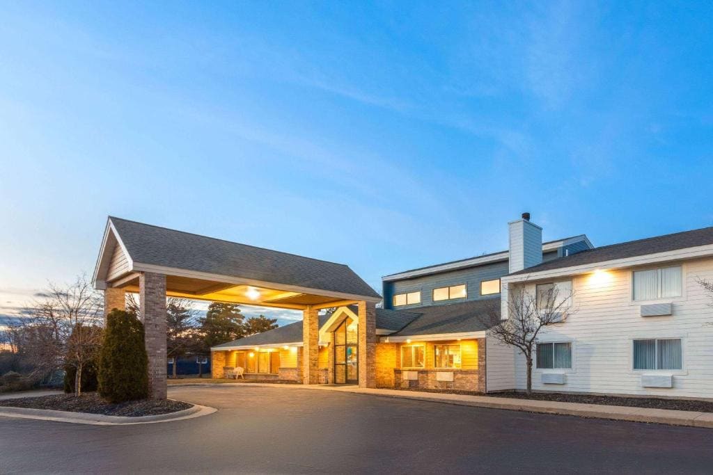 AmericInn by Wyndham Oscoda Near AuSable River - View 5