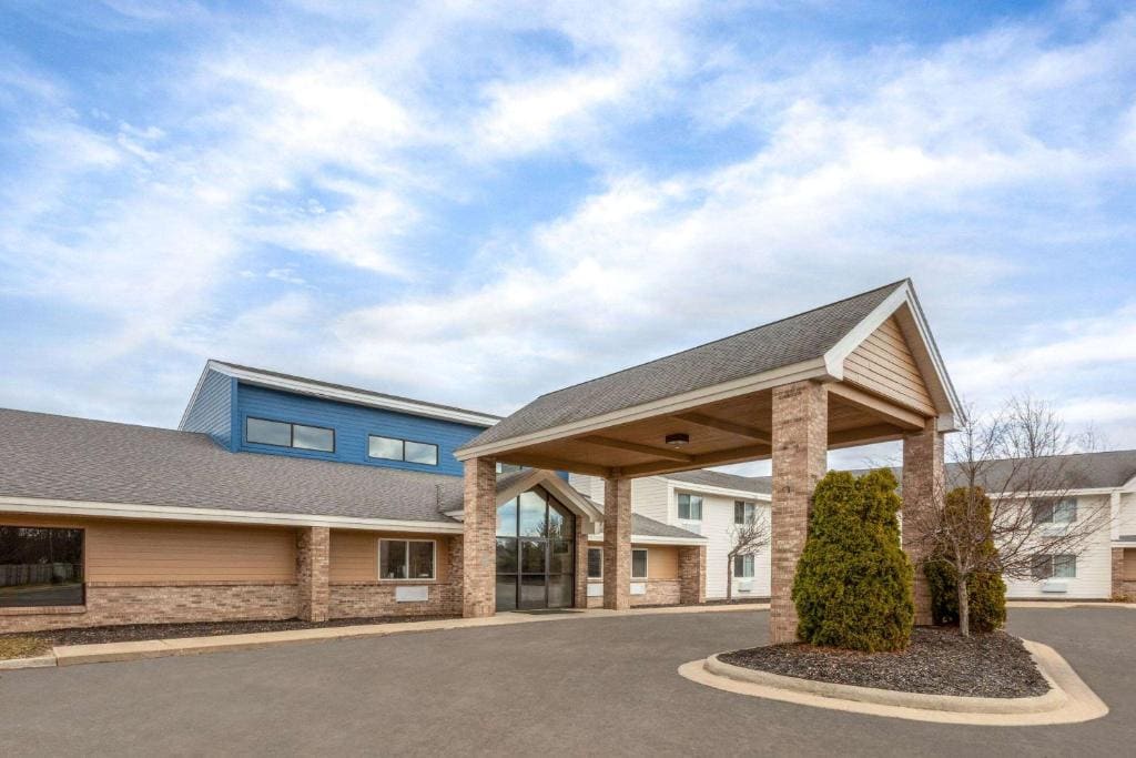 AmericInn by Wyndham Oscoda Near AuSable River - Main view
