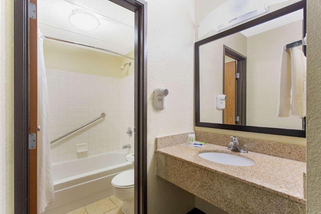 AmericInn by Wyndham Burlington - View 7