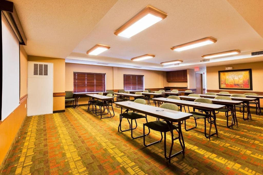 AmericInn by Wyndham Monmouth - View 4