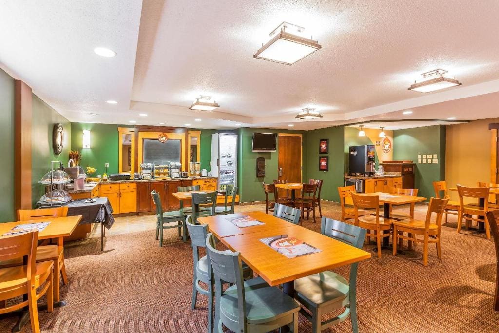 AmericInn by Wyndham Monmouth - View 3