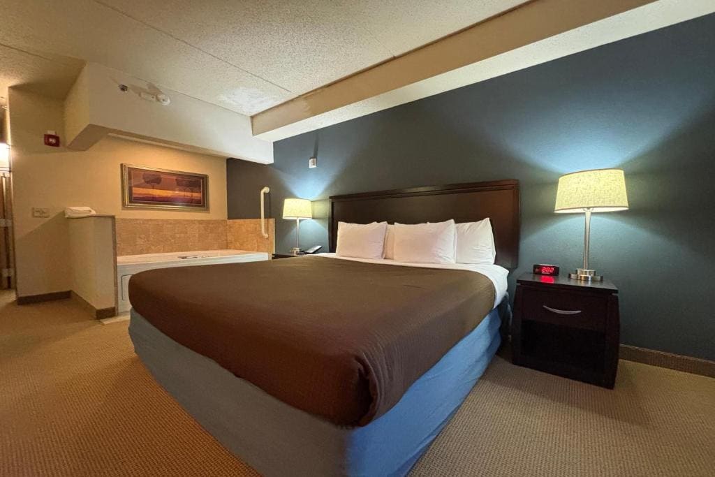 AmericInn by Wyndham Monmouth - View 7