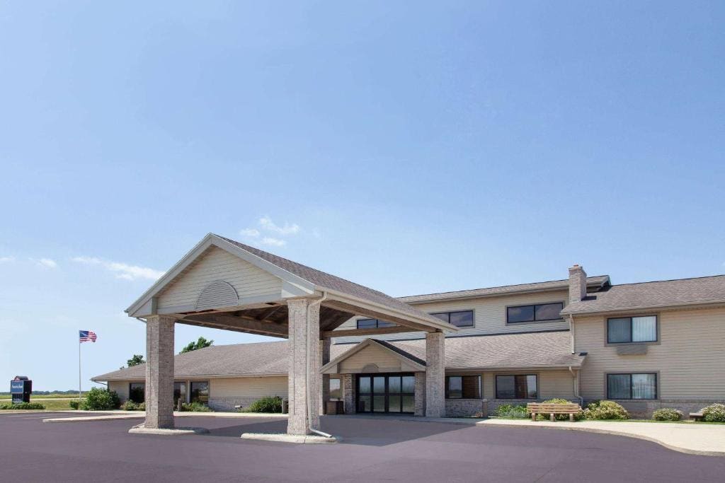 AmericInn by Wyndham Webster City - View 5