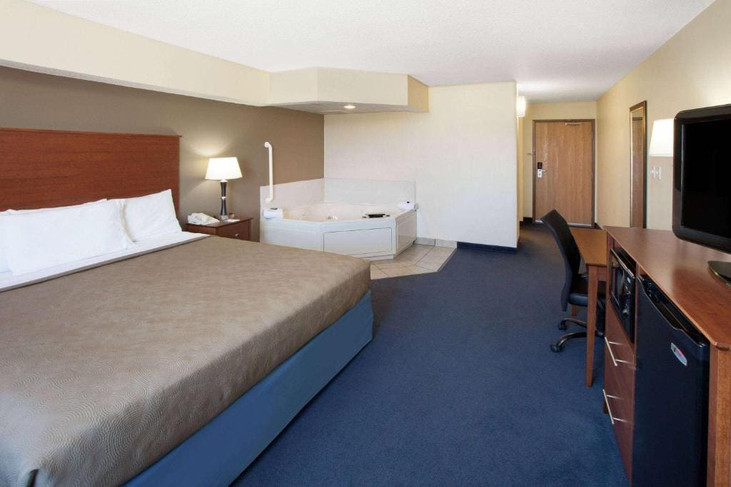 AmericInn by Wyndham Webster City - View 6