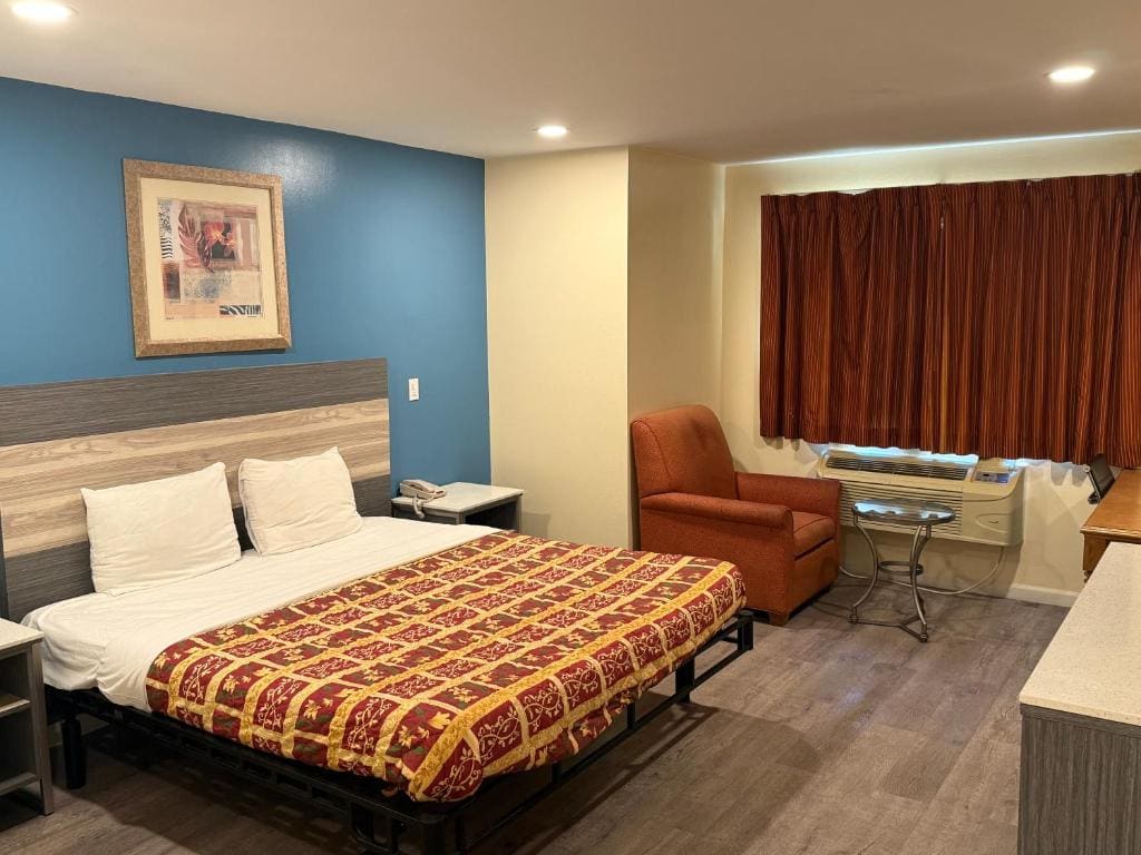 Anaheim National Inn - View 2
