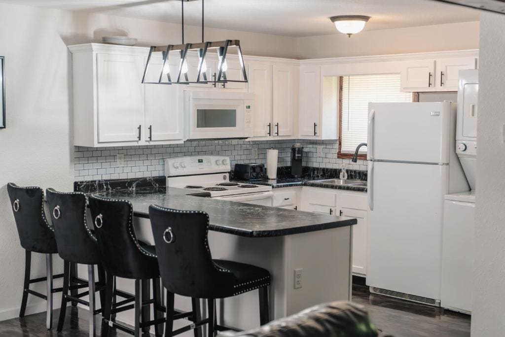 Anchor Inn and Suites - View 3