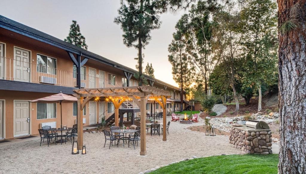 Ayres Lodge Alpine - View 4