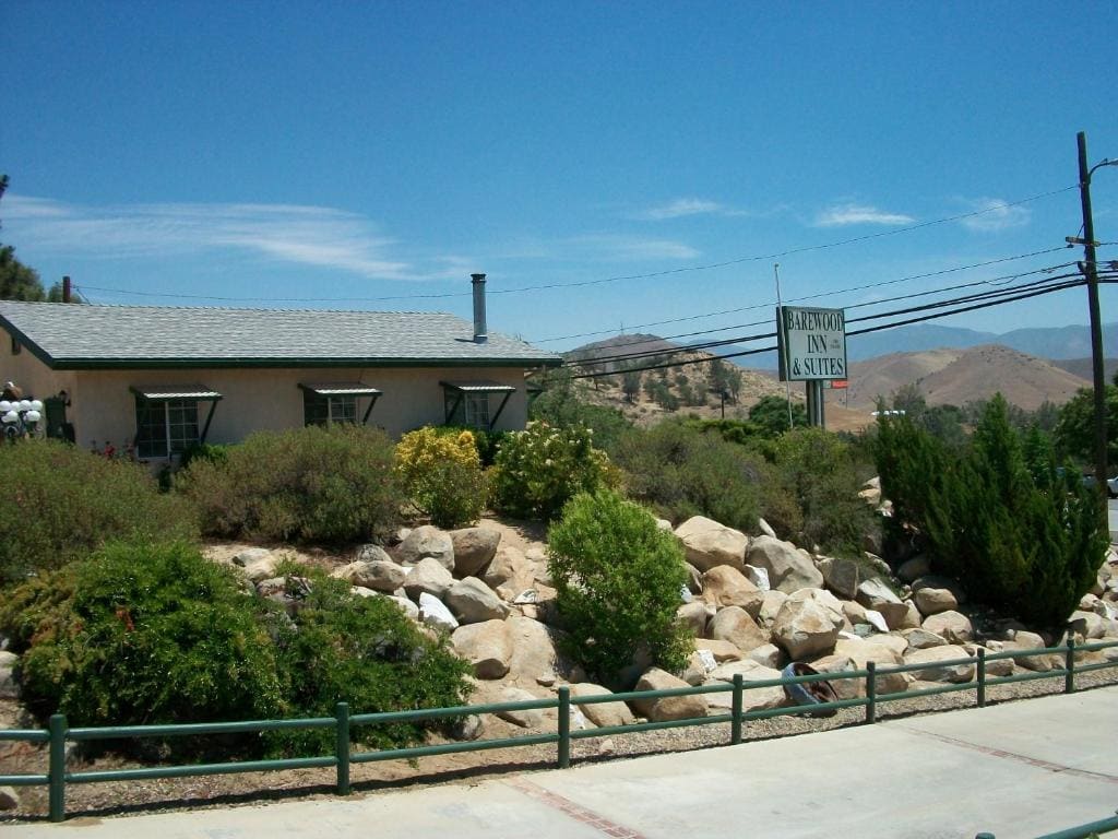 Barewood Inn & Suites - View 4