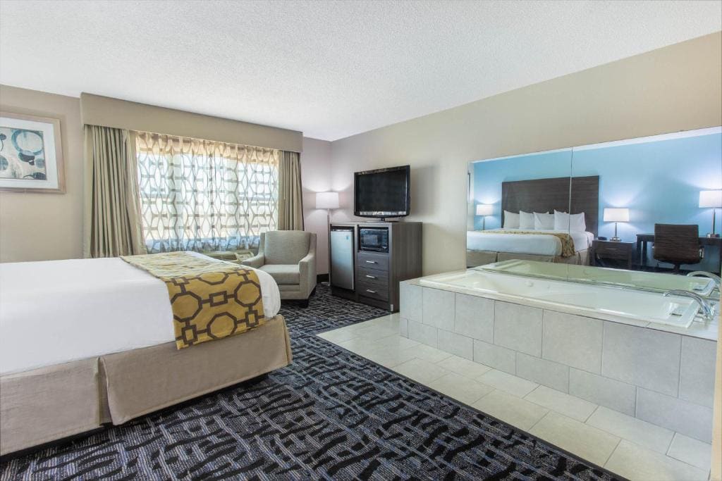 Baymont by Wyndham Joliet - View 7