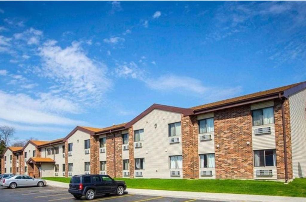 Baymont by Wyndham Joliet - Main view