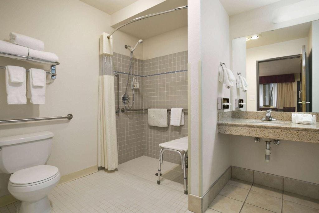Baymont by Wyndham Seattle/Kirkland WA - View 3