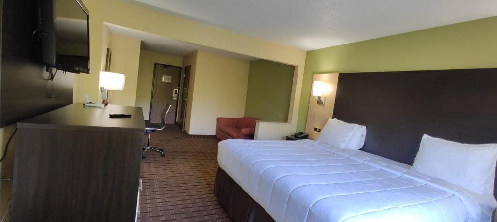 Quality Inn & Suites Benton Harbor - St Joseph - View 6