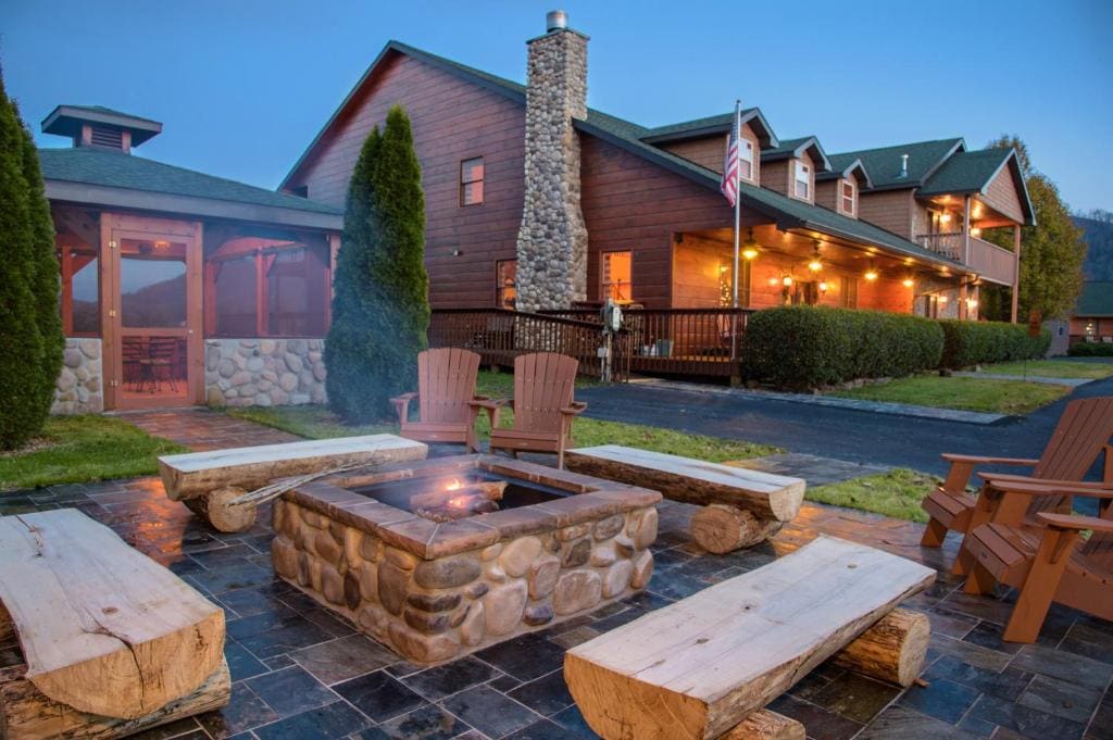 Berry Springs Lodge - View 3