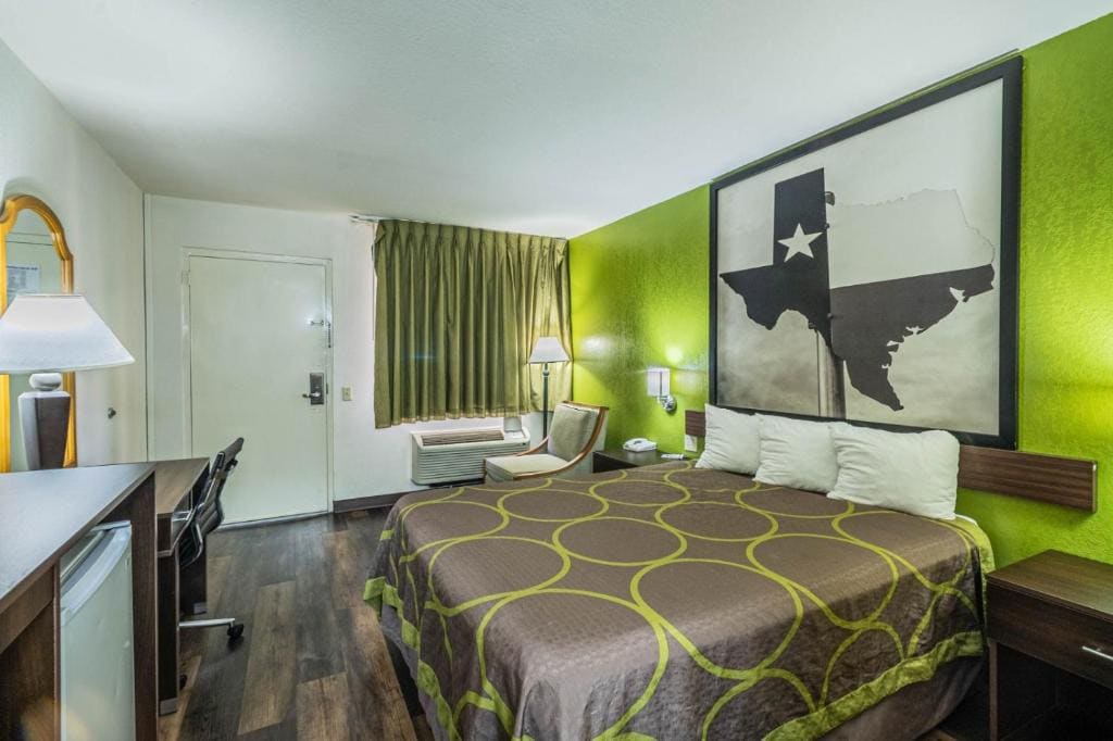 Super 8 by Wyndham El Paso Airport - View 7