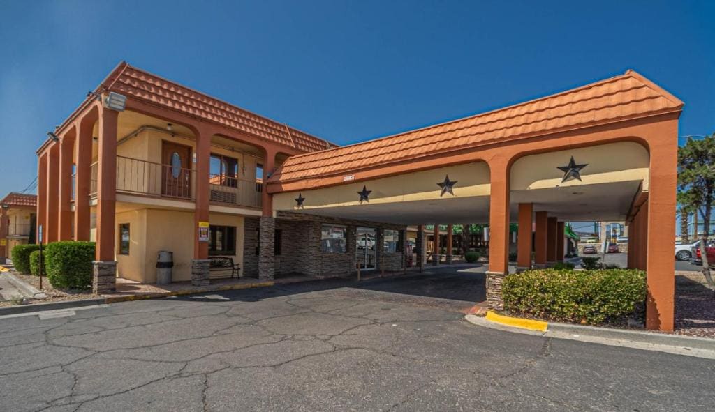 Super 8 by Wyndham El Paso Airport - Main view