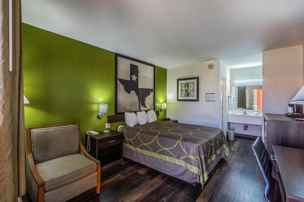 Super 8 by Wyndham El Paso Airport - View 2
