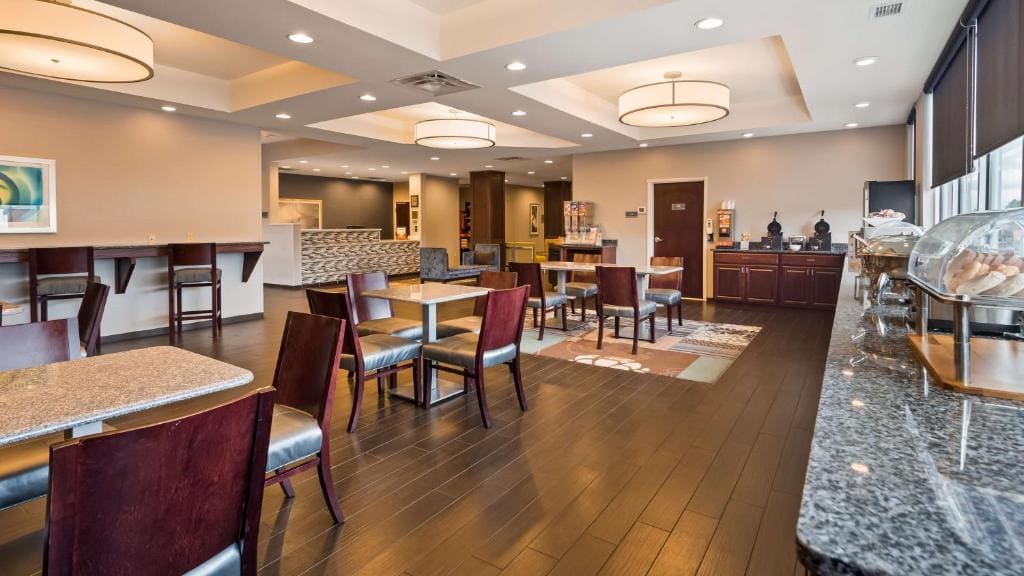 Best Western Plus Boardman Inn & Suites - View 3
