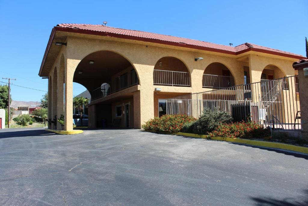 Cajon Pass Inn - Main view
