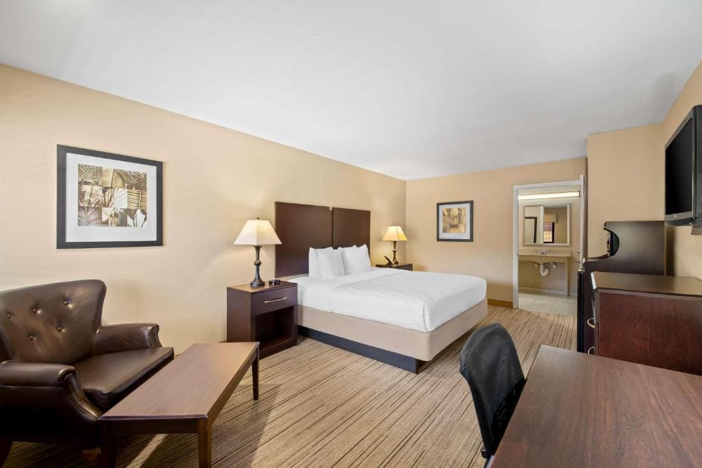 Best Western Cedar Inn - View 6
