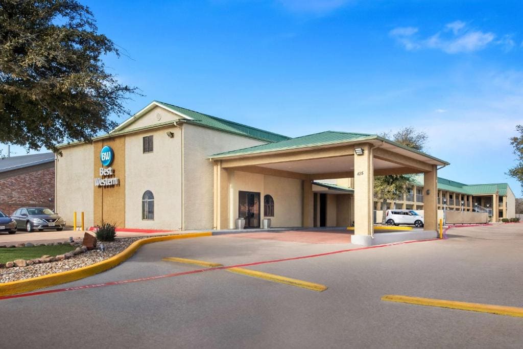 Best Western Cedar Inn - Main view