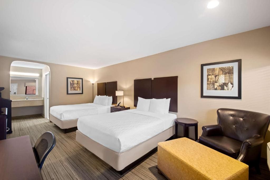 Best Western Cedar Inn - View 2