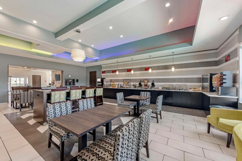Best Western Plus Pflugerville Inn & Suites - View 3