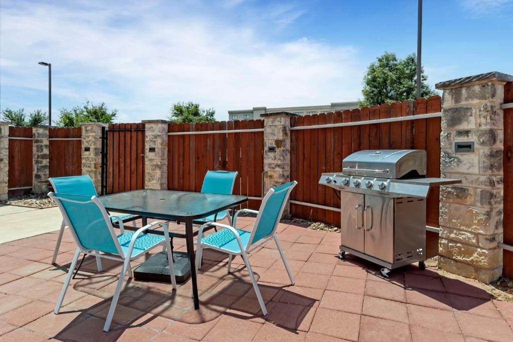 Best Western Plus Pflugerville Inn & Suites - View 6