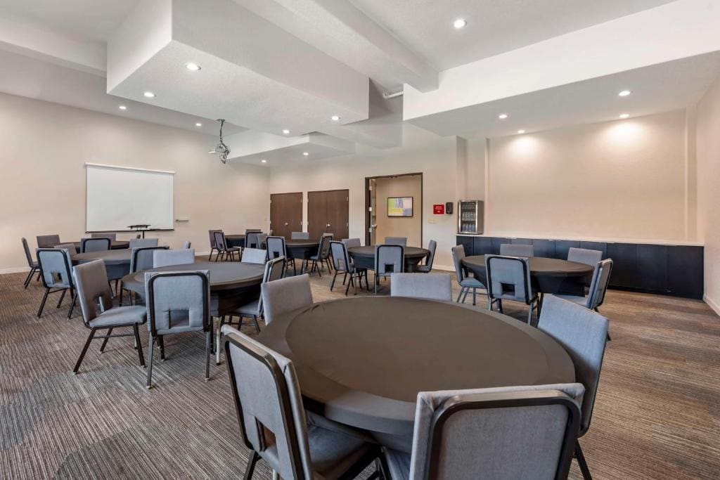 Best Western Plus Pflugerville Inn & Suites - View 5