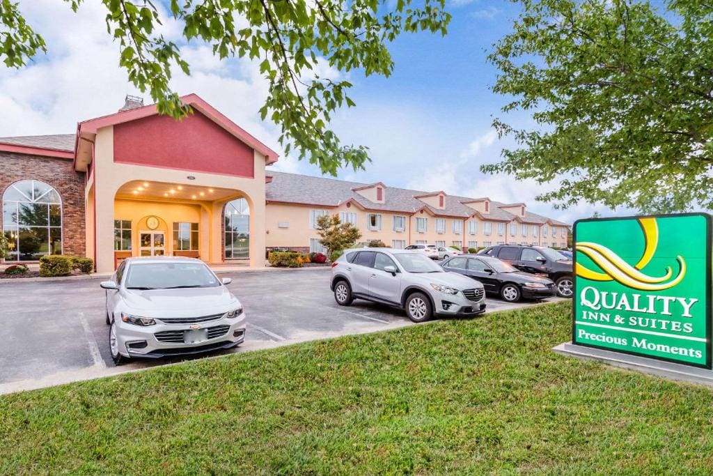 Quality Inn & Suites Carthage near Precious Moments Chapel - View 5