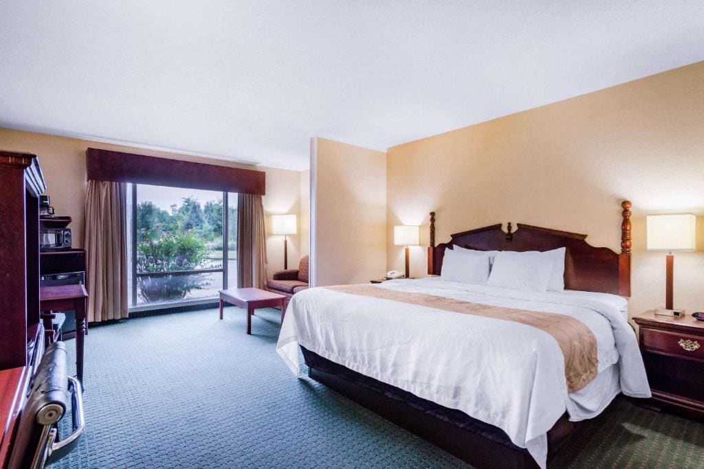 Quality Inn & Suites Carthage near Precious Moments Chapel - View 6