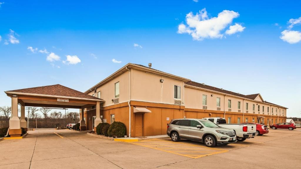 Best Western Teal Lake Inn - Main view