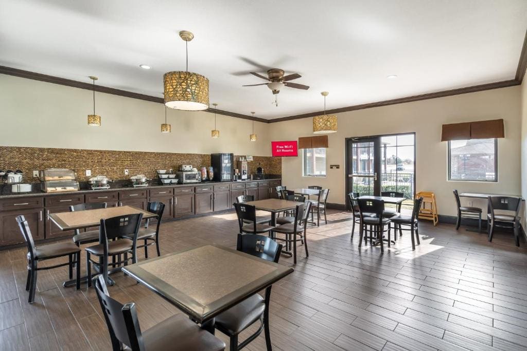 Red Roof Inn & Suites Sulphur Springs - View 3