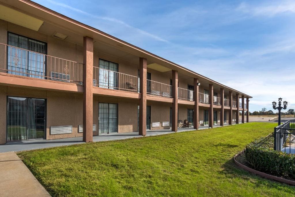 Red Roof Inn & Suites Sulphur Springs - Main view