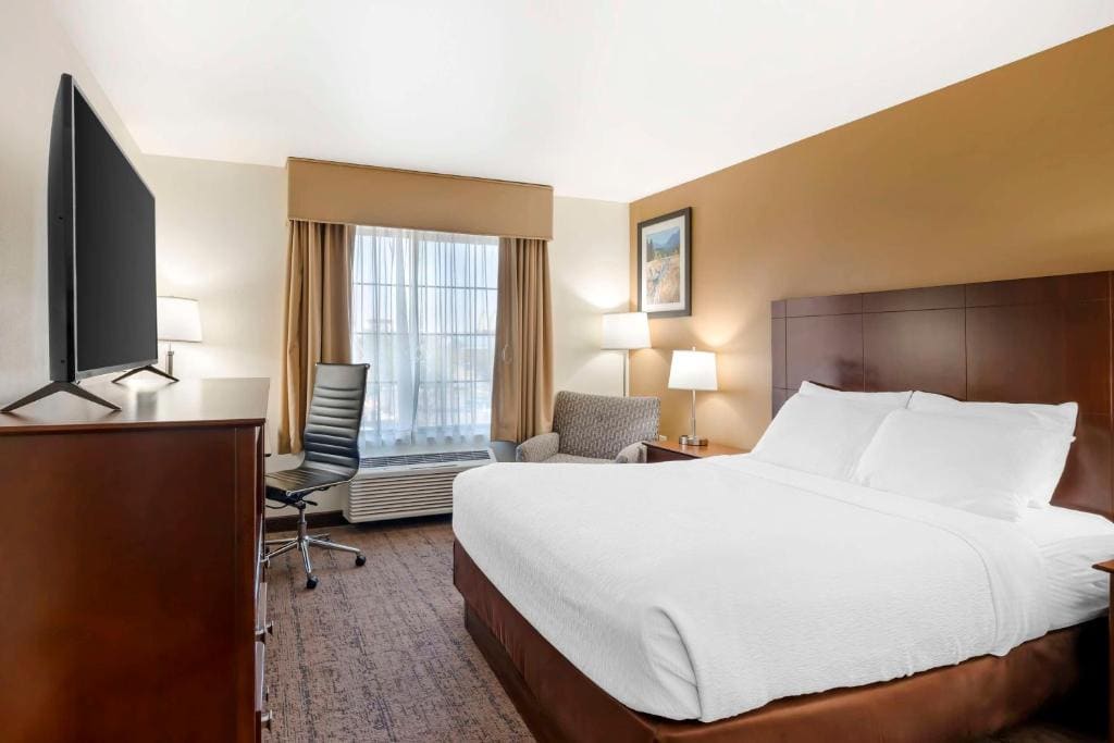 Best Western Yellowstone Crossing - View 6