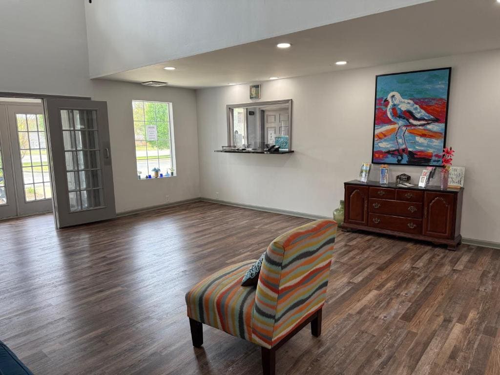 Brentwood Inn & Suites - View 5