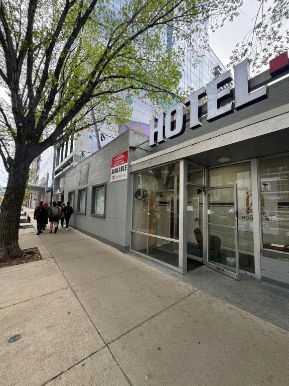 Budget-Friendly Stay and Free Coffee Downtown - Main view