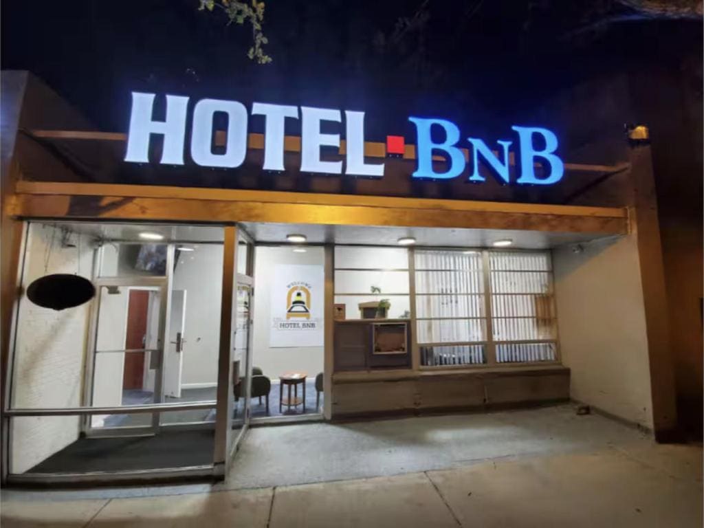 Budget-Friendly Stay and Free Coffee Downtown - View 6