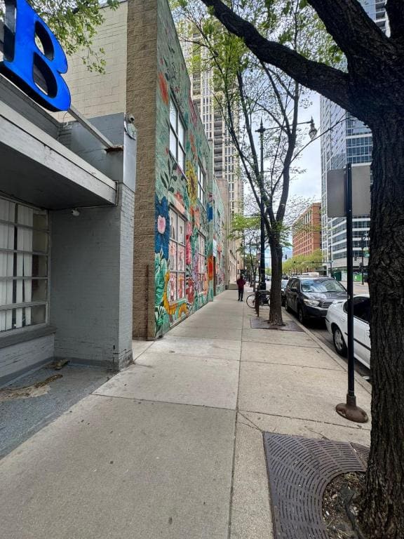 Budget-Friendly Stay and Free Coffee Downtown - View 7