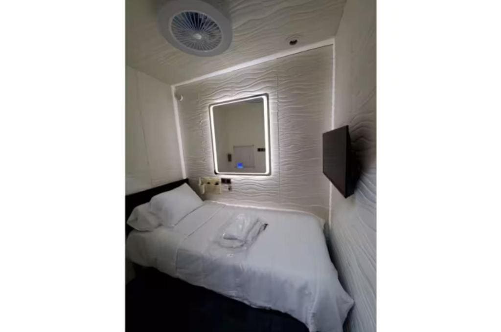 Budget-Friendly Stay and Free Coffee Downtown - View 2