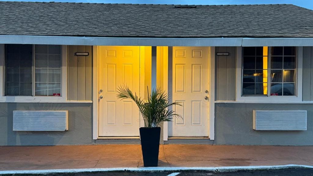 Budget Motel - View 5